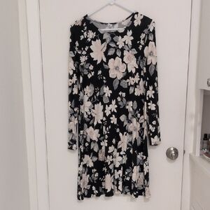 Old Navy Black and Cream Floral Swing Dress- M